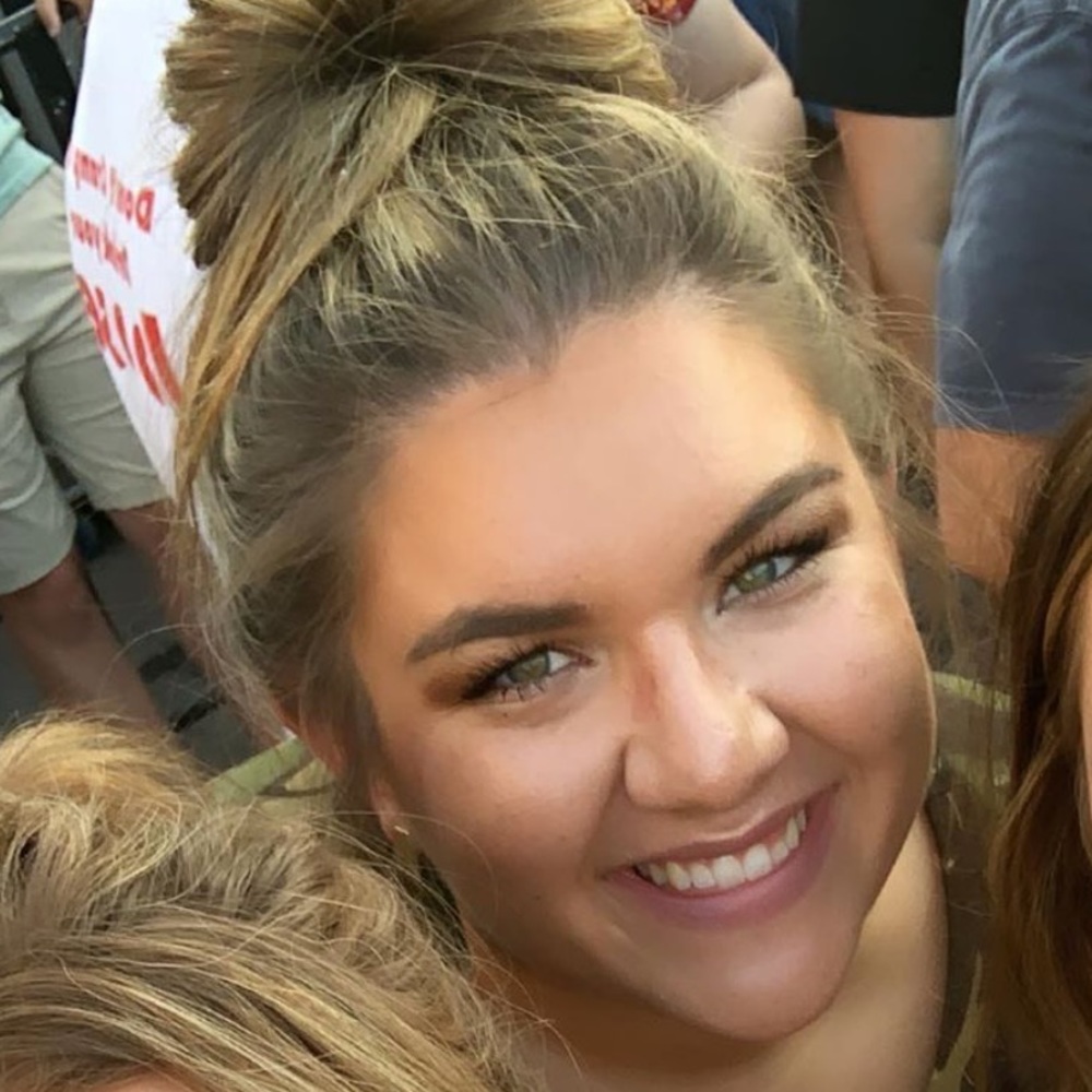 Meet your Posher, Bailey kay